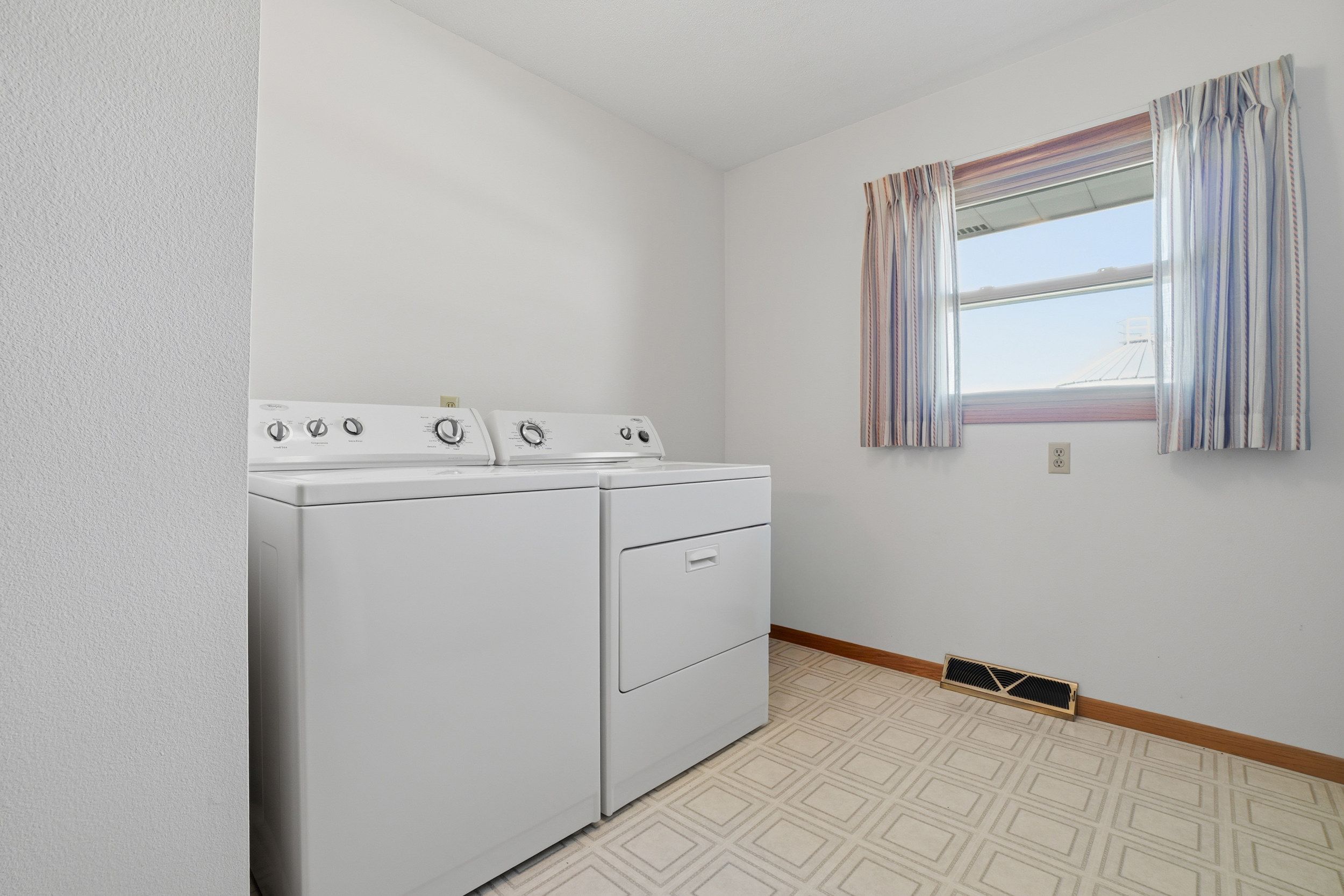 Listing Photo: 21_25871 200th ave-021